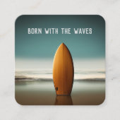 アップライト木製サーフボードオン海ビーチ スクエア名刺 (正面)