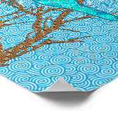 アップリケの鳥が枝に咲くスカイブルー数々の ポスター (角)