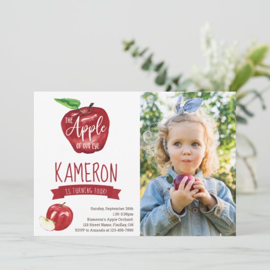 アップルの目の写真の誕生日パーティー任意の年齢 招待状 (スタンド正面)