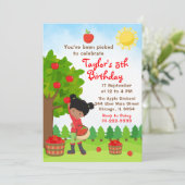 アップルピッキング誕生日アフリカンアメリカンガールインクト 招待状 (スタンド正面)