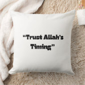 アッラーのタイミングを信頼する – イスラームミニマル語 クッション (ブランケット)