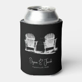 アディロンドックビーチチェアブラックアンドホワイト結婚ズ 缶クーラー (缶正面)