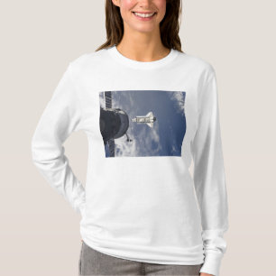 アトランティスおよびロシアのな宇宙船 Tシャツ