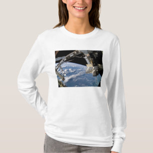 アトランティスおよびSoyuzの宇宙船 Tシャツ