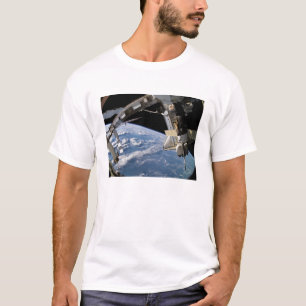 アトランティスおよびSoyuzの宇宙船 Tシャツ
