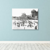 アトランティックシティの海辺と遊歩道、1910年 キャンバスプリント (インサイチュ (ウッドフロア))