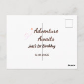 アドベンチャーが待っています 1歳の誕生日 名前 日付 プランナー レトロ ポストカード (裏面)