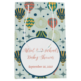 アドベンチャーが熱気球ブルーベビーシャワーを待つ ミディアムペーパーバッグ