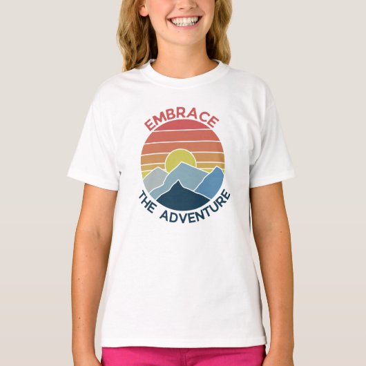 アドベンチャーな山岳地帯の冒険時代を受け入れて Tシャツ (正面)