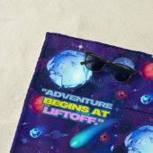 アドベンチャーはリフトオフ絶縁タンブラーから始まる ビーチタオル (インサイチュ)