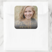 アドベンチャーは卒業写真のシールを待っている スクエアシール (バッグ)