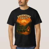 アドベンチャーアウェイズキャンピングTシャツ | ハイキング、旅行 Tシャツ (正面)