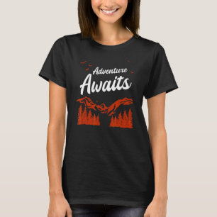 アドベンチャーアウェイツ自然キャンピングキャンパーボーンファイヤー Tシャツ