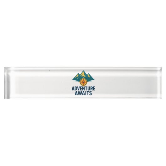 アドベンチャーアウェイツ – マウンテン&コンパスカーデカール デスクネームプレート (正面)