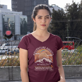 "アドベンチャーアウェイツ – 山々を探索"デザイン Tシャツ