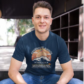 "アドベンチャーアウェイツ – 山々を探索"デザイン Tシャツ