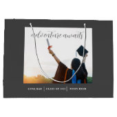 アドベンチャーワアウェイツ卒業抱き枕 ラージペーパーバッグ (裏面)