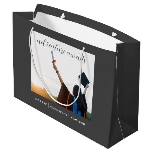 アドベンチャーワアウェイツ卒業抱き枕 ラージペーパーバッグ (裏面アングル)