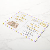 アドベンチャーワールドトラベルベビーガールラベンダー金ゴールド 箔招待状 (回転した状態)