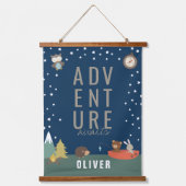 アドベンチャー待ちウッドランドボーイキッズウォールデコール 吊り下げ型タペストリー (正面)