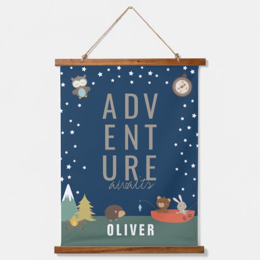 アドベンチャー待ちウッドランドボーイキッズウォールデコール 吊り下げ型タペストリー (正面)