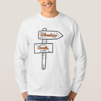 アドベンチャー待ち – 手描きトラベルサイン Tシャツ