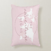 アドベンチャー開始トラベルテーマピンク アクセントクッション (正面(垂直))