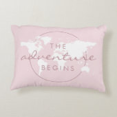 アドベンチャー開始トラベルテーマピンク アクセントクッション (裏面)