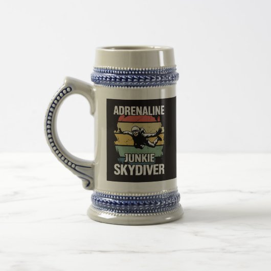 アドレナリン中毒スカイダイバー ビールジョッキ (左)