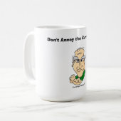 アナグマを悩ませないで！マグ コーヒーマグカップ (正面左)