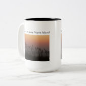 アナマリアの島の日没、海のオートムギを通した日没 ツートーンマグカップ (正面左)