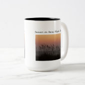 アナマリアの島の日没、海のオートムギを通した日没 ツートーンマグカップ (正面右)