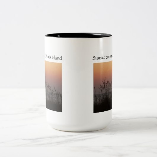 アナマリアの島の日没、海のオートムギを通した日没 ツートーンマグカップ (中央)