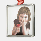 アナTirolese著女の子らしいくすくす笑い メタルオーナメント (左)