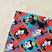 アニアックス | Yakko、Dot、Wakkoパネルグラフィック ビーチタオル (インサイチュ)