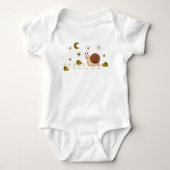 アニマルカタツムリ空ナイトアドベンチャーニューア生まれッドウェア ベビーボディスーツ (正面)