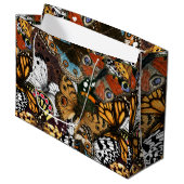 アニマルプリント。蝶の羽。 ラージペーパーバッグ (正面アングル)