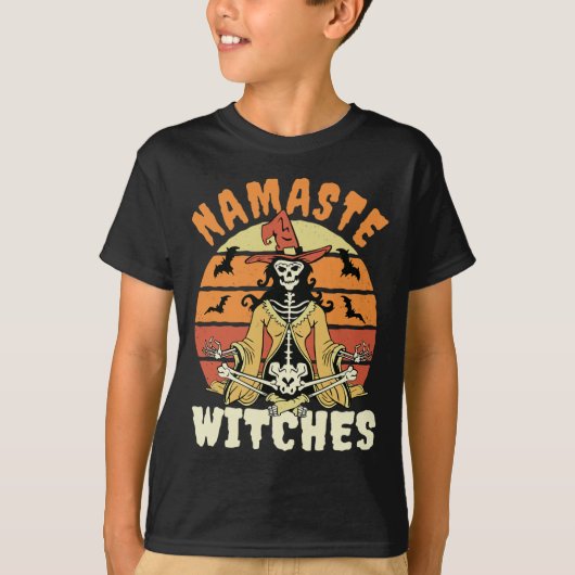 アニメスタイルの人が空手を打つ Tシャツ (正面)