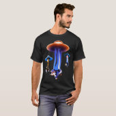 アニメ牛の宇宙エイリアン侵略 Tシャツ (正面フル)