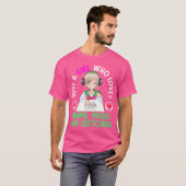 アニメ音楽を愛し、Teをスケッチする少女 Tシャツ (正面フル)