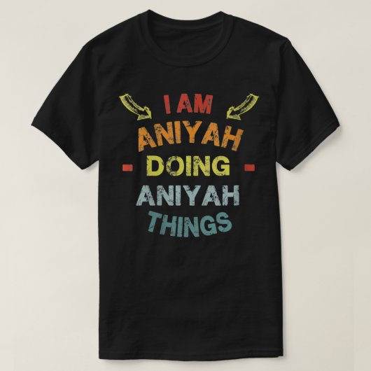 アニヤを行っている女性カッコいいおもしろいC Tシャツ (デザイン正面)