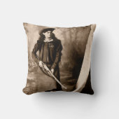 アニー・オークリー 銃を持って、ヴィンテージ写真肖像 クッション (正面)