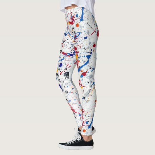 アネリサ レギンス (左)