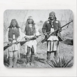 アパッシュの彼の戦士のGeronimoそして3、1886年(b マウスパッド