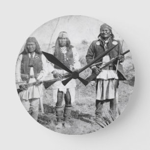 アパッシュの彼の戦士のGeronimoそして3、1886年(b ラウンド壁時計