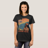 アパッチ・トレイル アリゾナ砂漠 レトロ トラベル Tシャツ (正面フル)