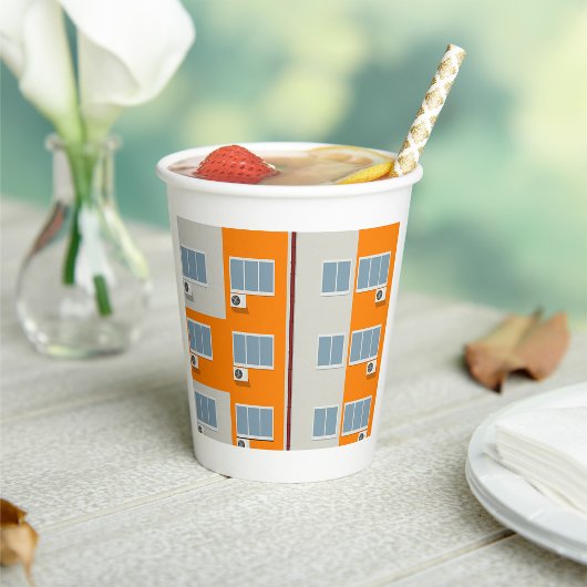 アパモダンート建物とエアコン 紙コップ