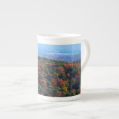 アパラチア山脈イン秋 ボーンチャイナマグカップ (正面右)