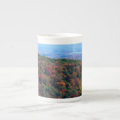 アパラチア山脈イン秋 ボーンチャイナマグカップ (正面)