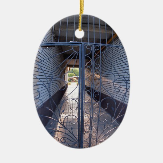 アパートの建物への入口 セラミックオーナメント (正面)